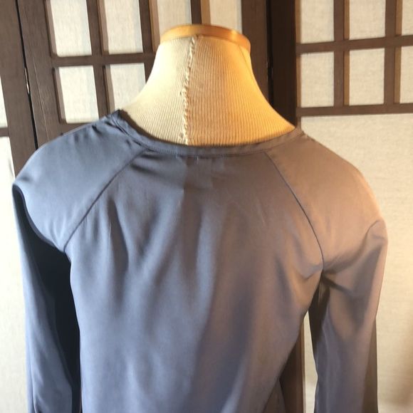 Banana Republic XS petite blouse moody greyish blue triangular peephole neckline - Picture 13 of 16